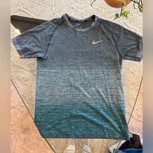 Men’s Nike Dry fit size L